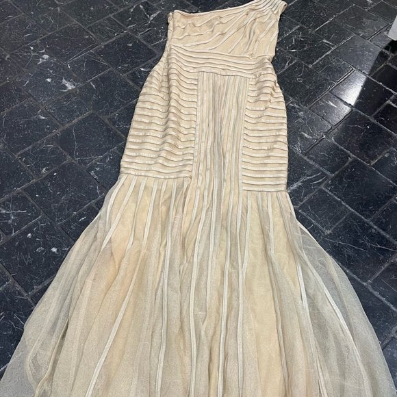 Beautiful dress women size 12 long very classy